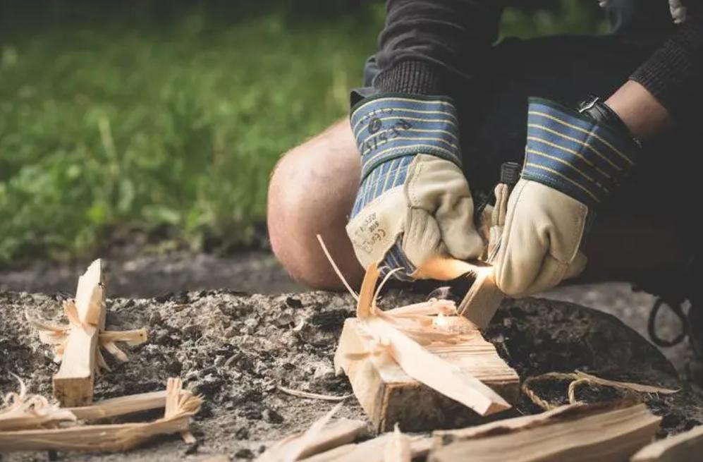 古人用石头取火的方法,燧石取火的正确方法图