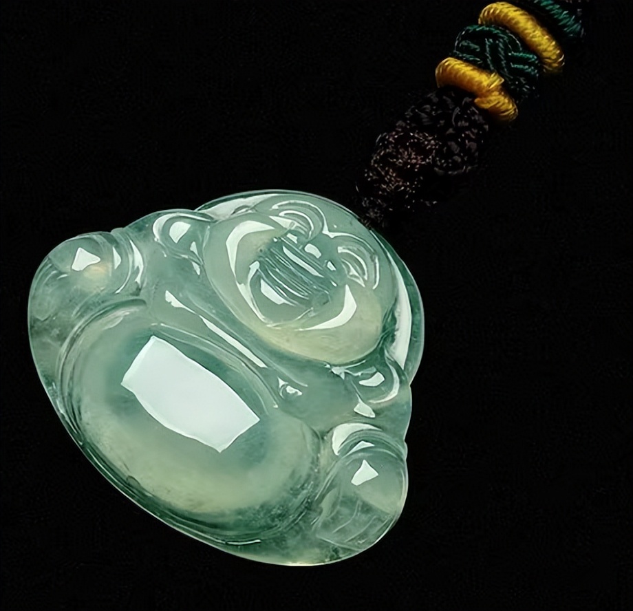 真正的翡翠会变色吗?真的翡翠竟然有这种神奇效果?