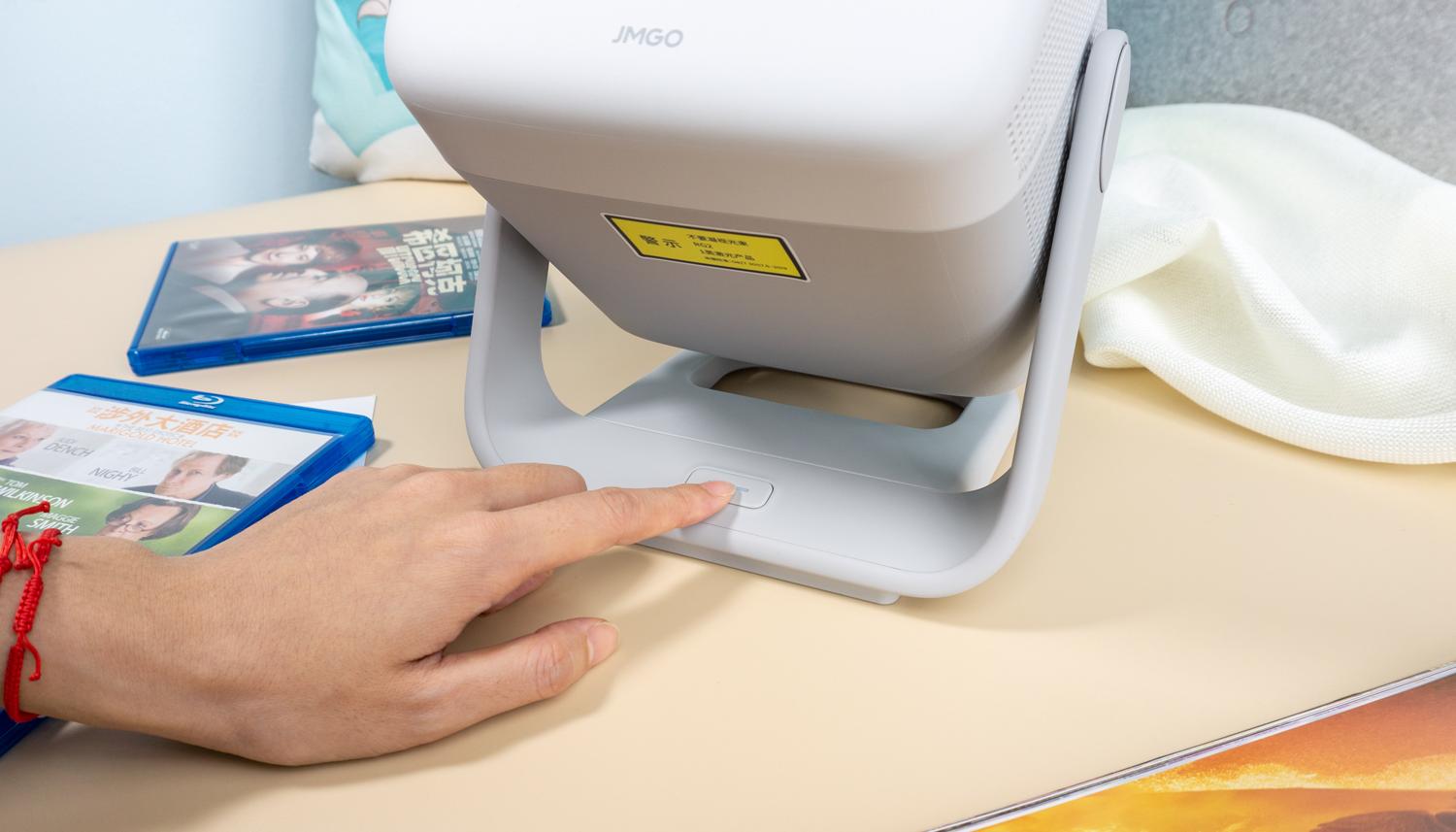 为什么说坚果n1是卧室投影仪,坚果n15.6米投影