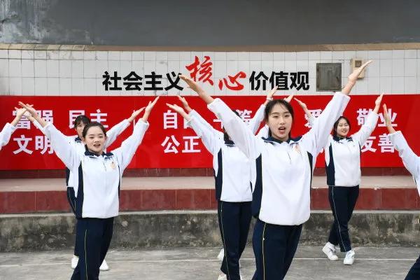 声声入耳！开远这些“00后”唱响歌曲《领航》，激扬青春力量！