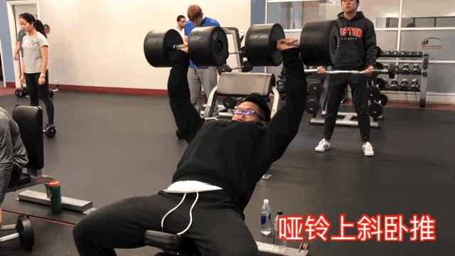 上胸不饱满是胸型还是训练的原因,男生如何从瘦胸变成胸肌饱满