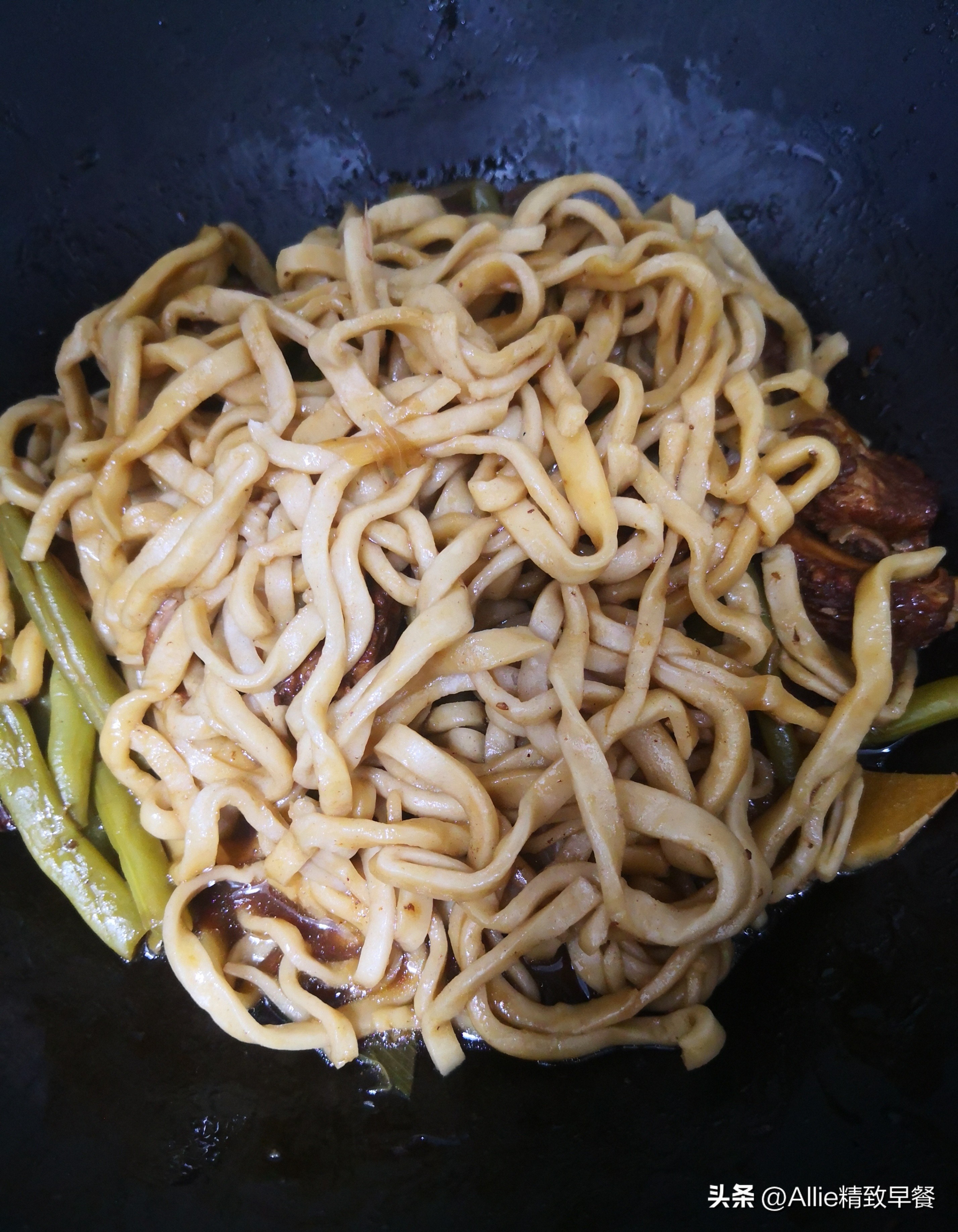 砂锅焖面老是粘锅怎么回事,豆角土豆西红柿焖面不会粘锅