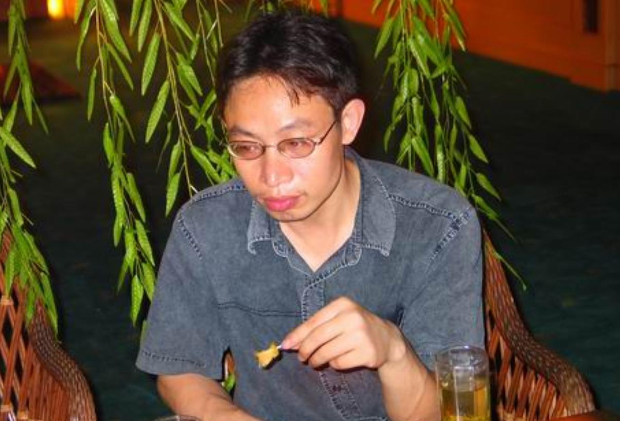 2008年汶川地震，丢下学生逃跑的北大才子范美忠，后来怎么样了？