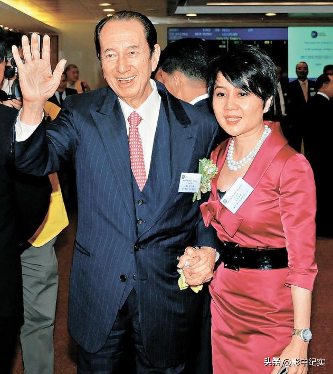 赌王何鸿燊用的是金丝楠木棺材吗,赌王何鸿燊棺材是什么木头做的