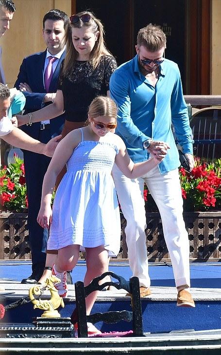 小七被贝克汉姆抱,小七被贝克汉姆宠爱