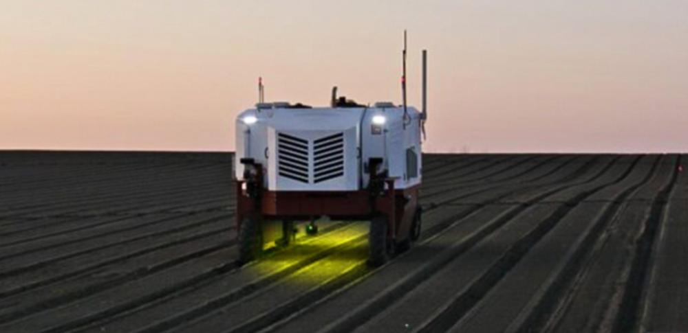 国外小伙自制高性能无人机,激光除草机器人