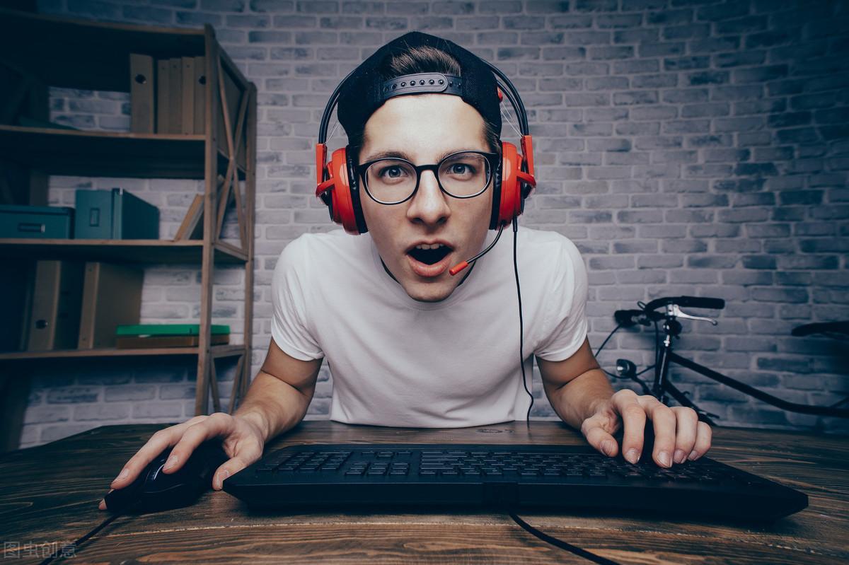 李一桐飞机上脱鞋引争议后续,李一桐揭纱帽