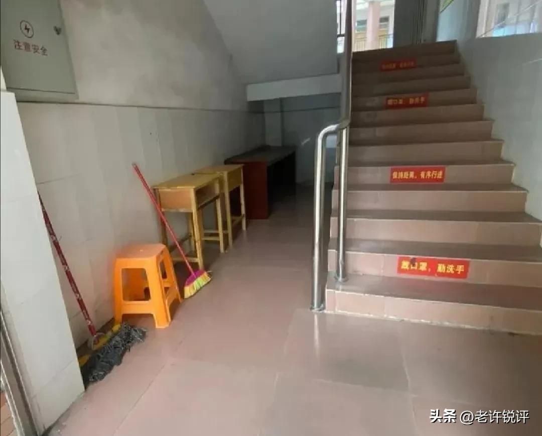 必须追责！广西高二女生被男老师摸胸，校方和警方的做法让人心寒