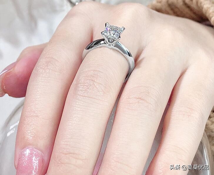 莫桑石实验室培育和天然钻石区别,实验室合成的是钻石还是莫桑石