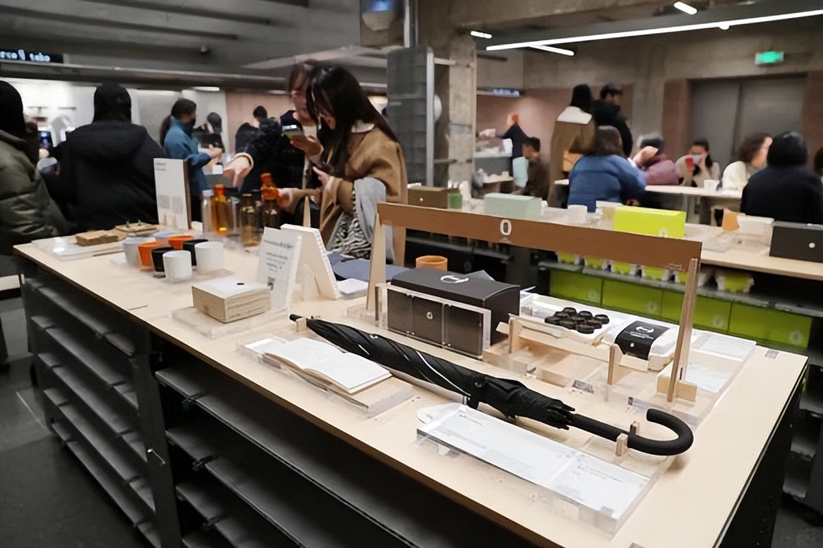 空无一人的网红店,设计控必看01|“三顿半”原力飞行概念店