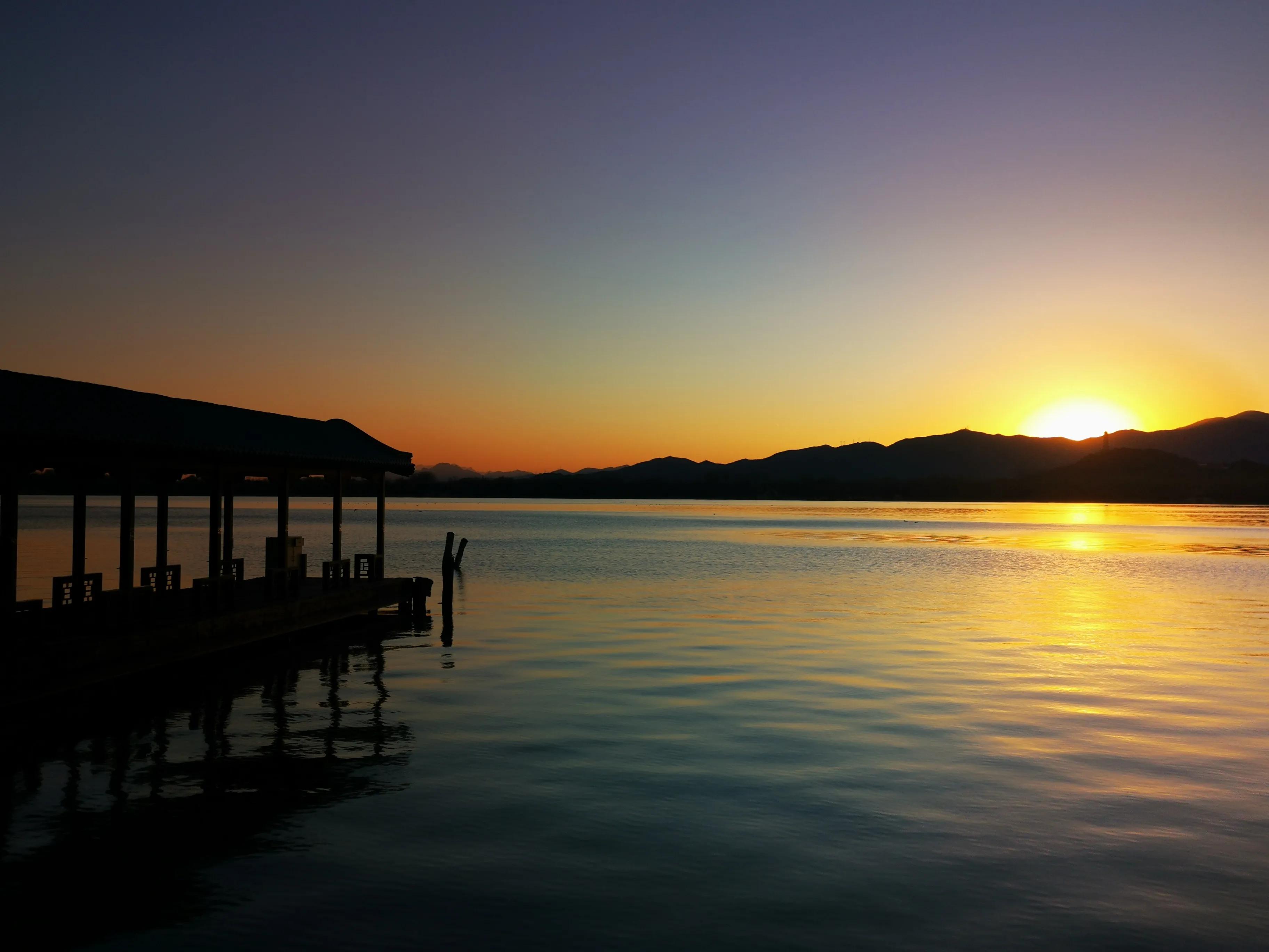 昆明湖上落日落下,北京颐和园昆明湖落日视频