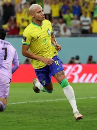 内马尔染头发混淆视听,内马尔和他队友染头发