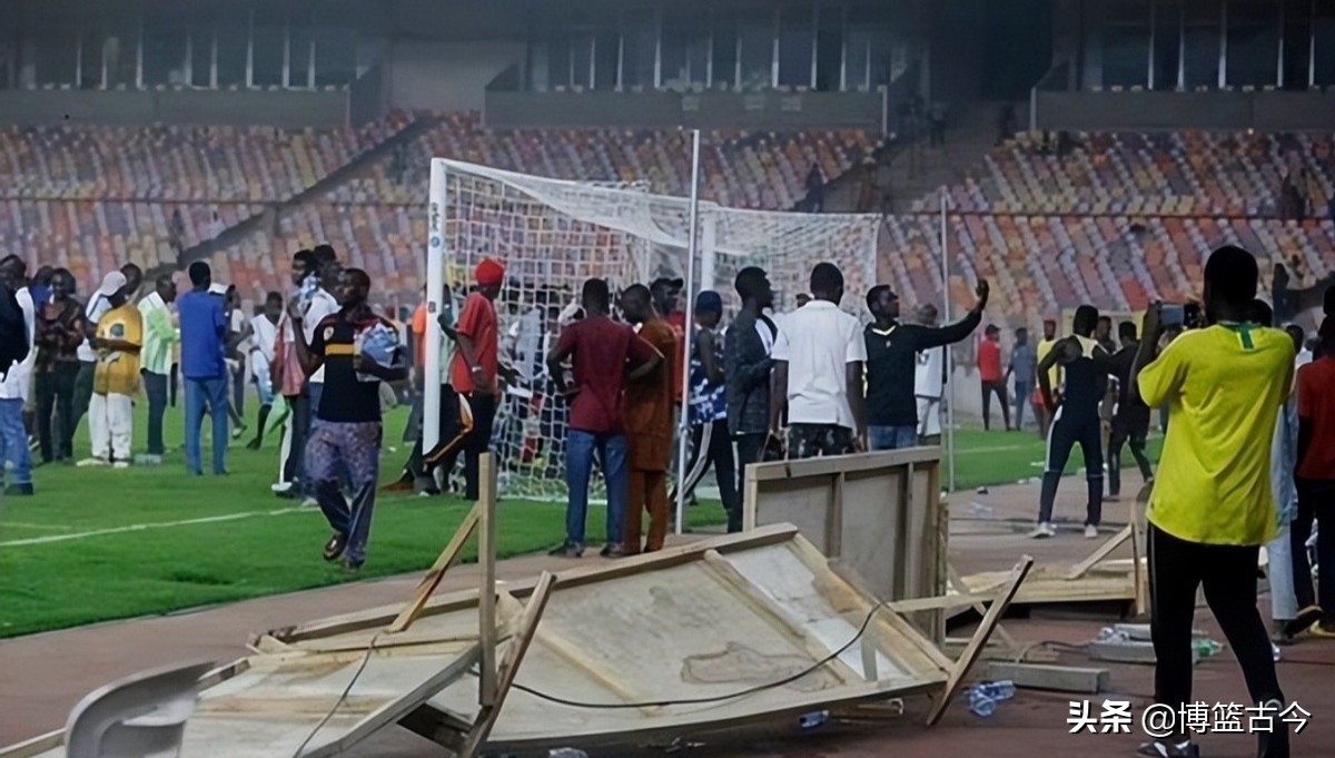 尼日利亚球员被群殴,尼日利亚球迷群殴球员