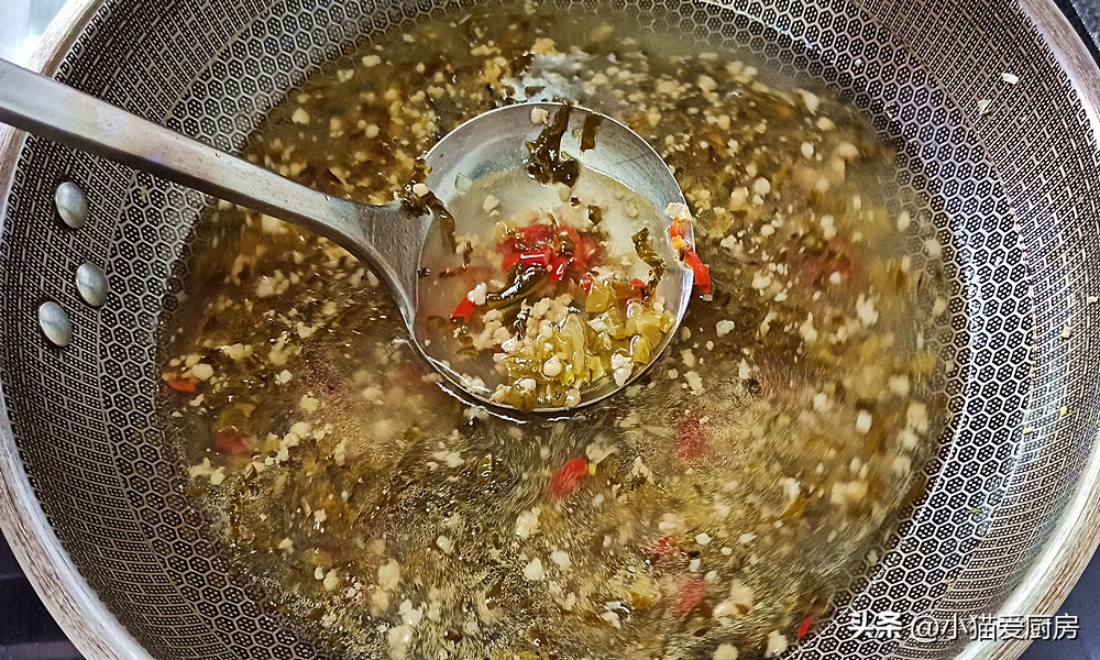 酸菜酸汤面最正宗做法,开胃酸菜汤面