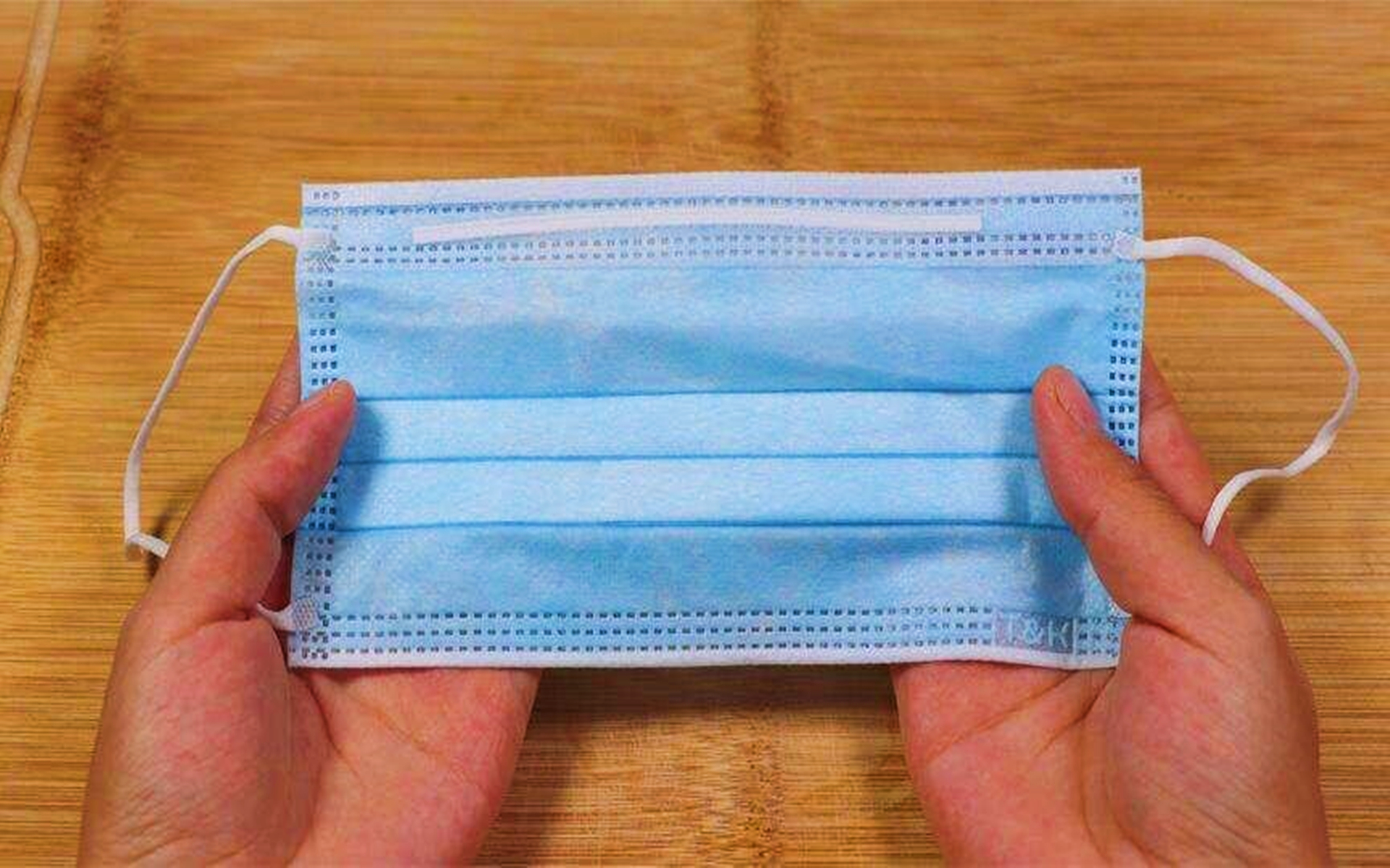 清洗油烟机用一个口罩,一次性口罩可以用来清洗油烟机