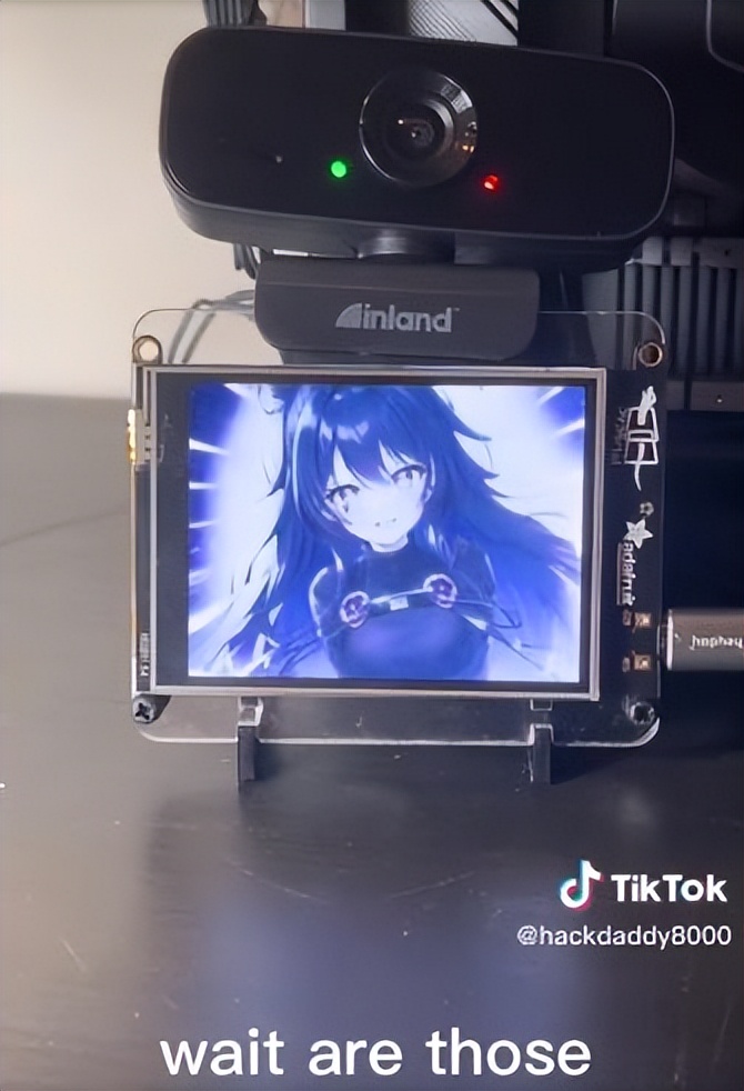 外国小哥用AI做了个虚拟老婆，日渐沉迷后，被真女友要求删除