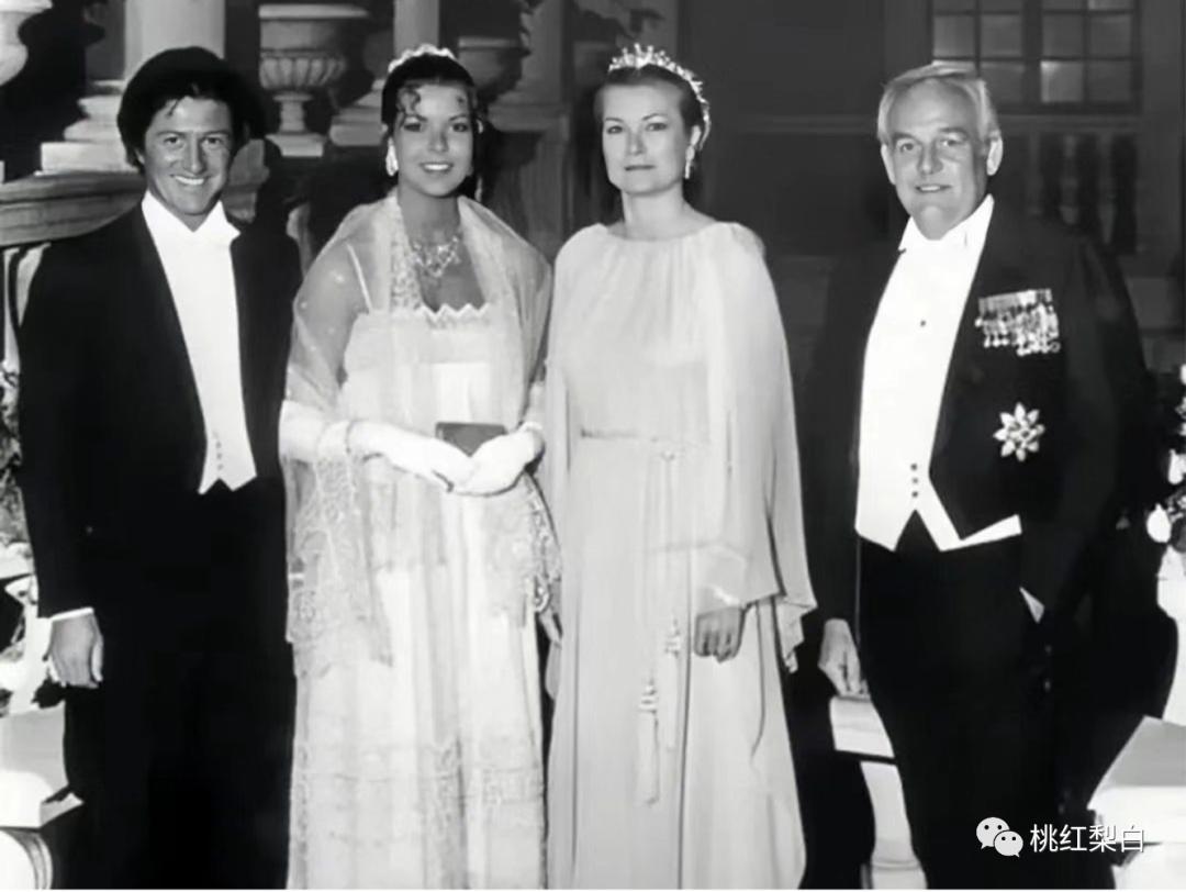 温莎公爵夫人珠宝展出,温莎公爵夫妻视频