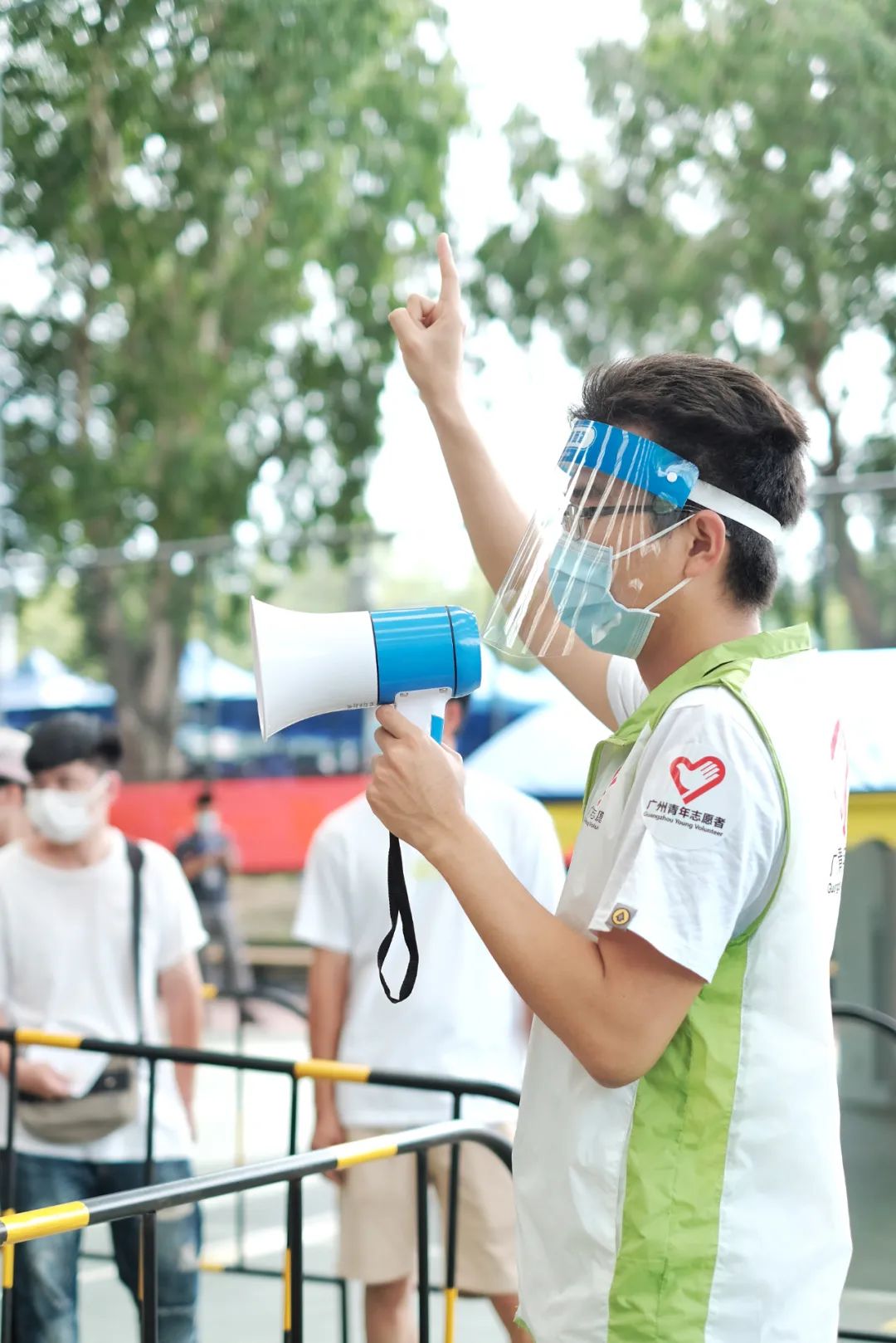 为港澳青年提供公务员岗位,入职港澳公务员