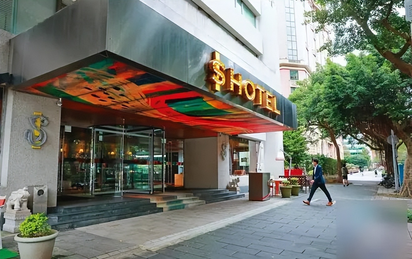 “妈宝富二代”为爱剥虾，最终却变“电费侠”，成内娱最大笑话