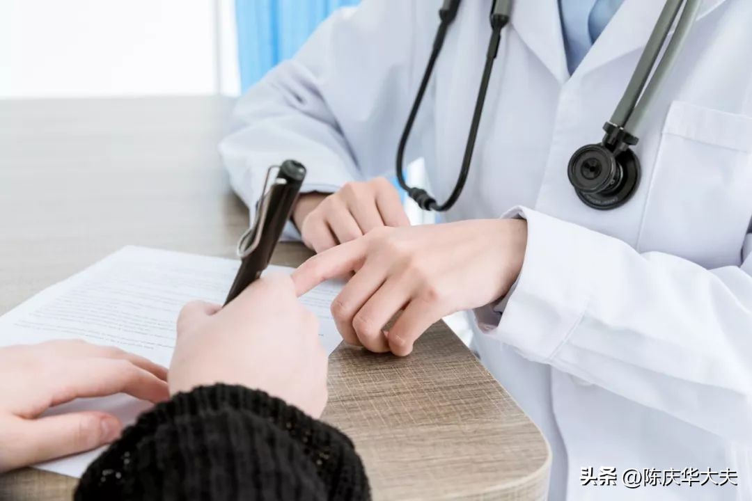 流产两周了还是褐色分泌物,清宫两周后又出血是什么原因