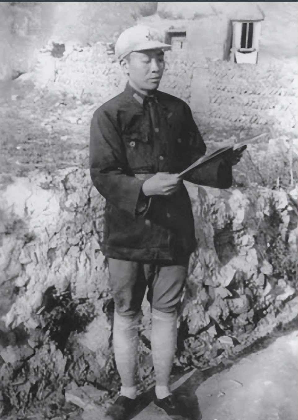 48年谭政开会，台下12个纵队政委大气不敢出，赖传珠：生怕被点名