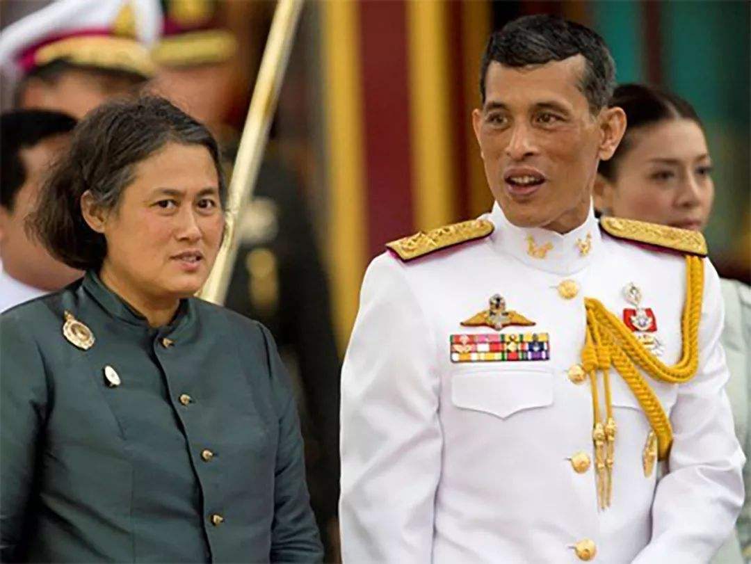 泰国王室阴盛阳衰：诗琳通终身不嫁为国家，国王却风流荒唐不成器