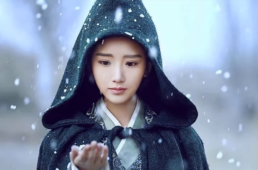 毛晓彤：曾经被父亲抛弃扔垃圾桶，成名后父亲索要5000万赡养费