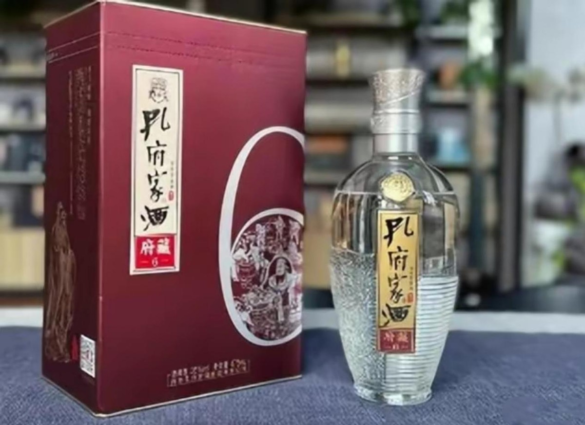 上海一大伯晒藏酒柜惹争议，行家直言：都是便宜酒，却想买买不到