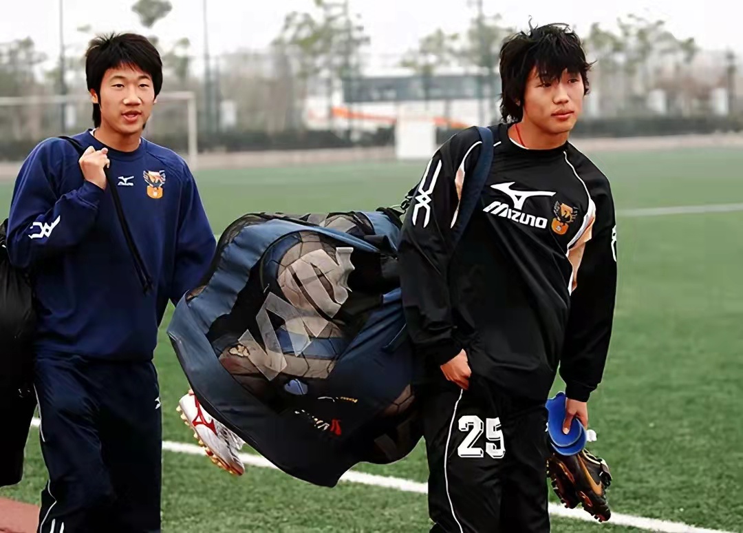 李玮锋哭着告别国家队,李玮锋踢球事件