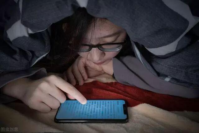 夏天脸上爱出油选什么样的护肤品,为什么冬天皮肤干燥夏天皮肤出油