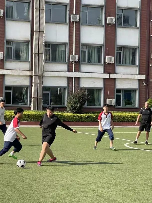 体验足球的乐趣,西班牙文化体验