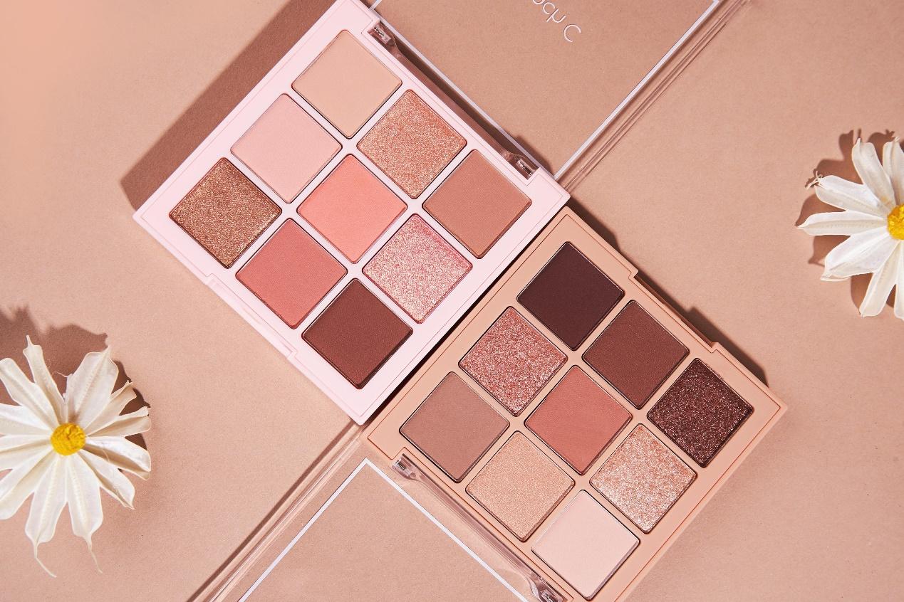 长脸怎么变圆脸化妆技巧,让脸部变饱满的化妆教程