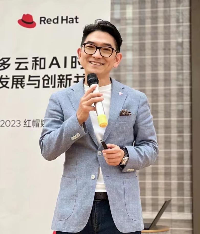 多云与AI时代红帽开放混合云推进创新与发展