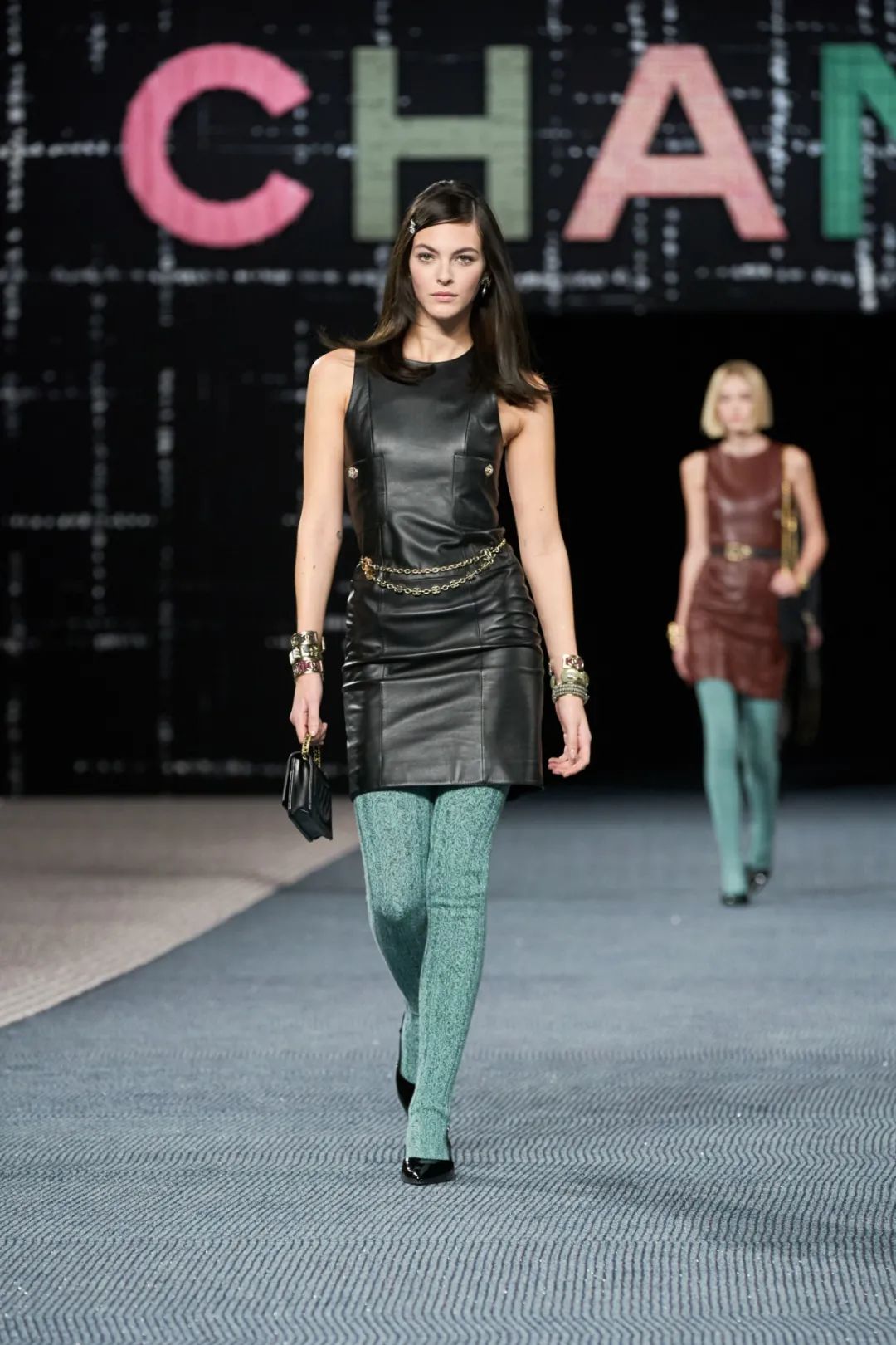 香奈儿2021春夏时装秀面料,香奈儿2022秋冬时装秀舞台分析