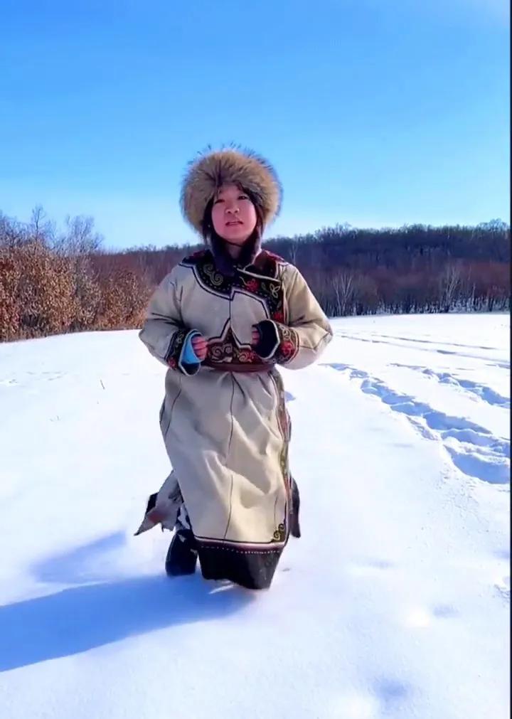 五十六个民族的风俗和服饰,五十六个民族代表服饰图片