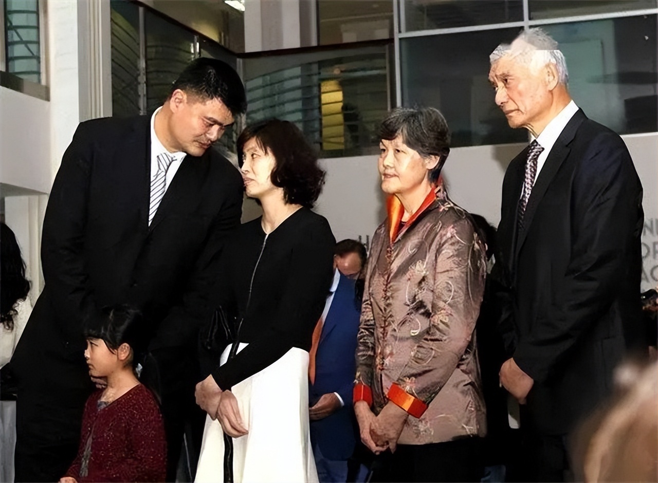 姚明一家三代近照,姚明个人资料及父母
