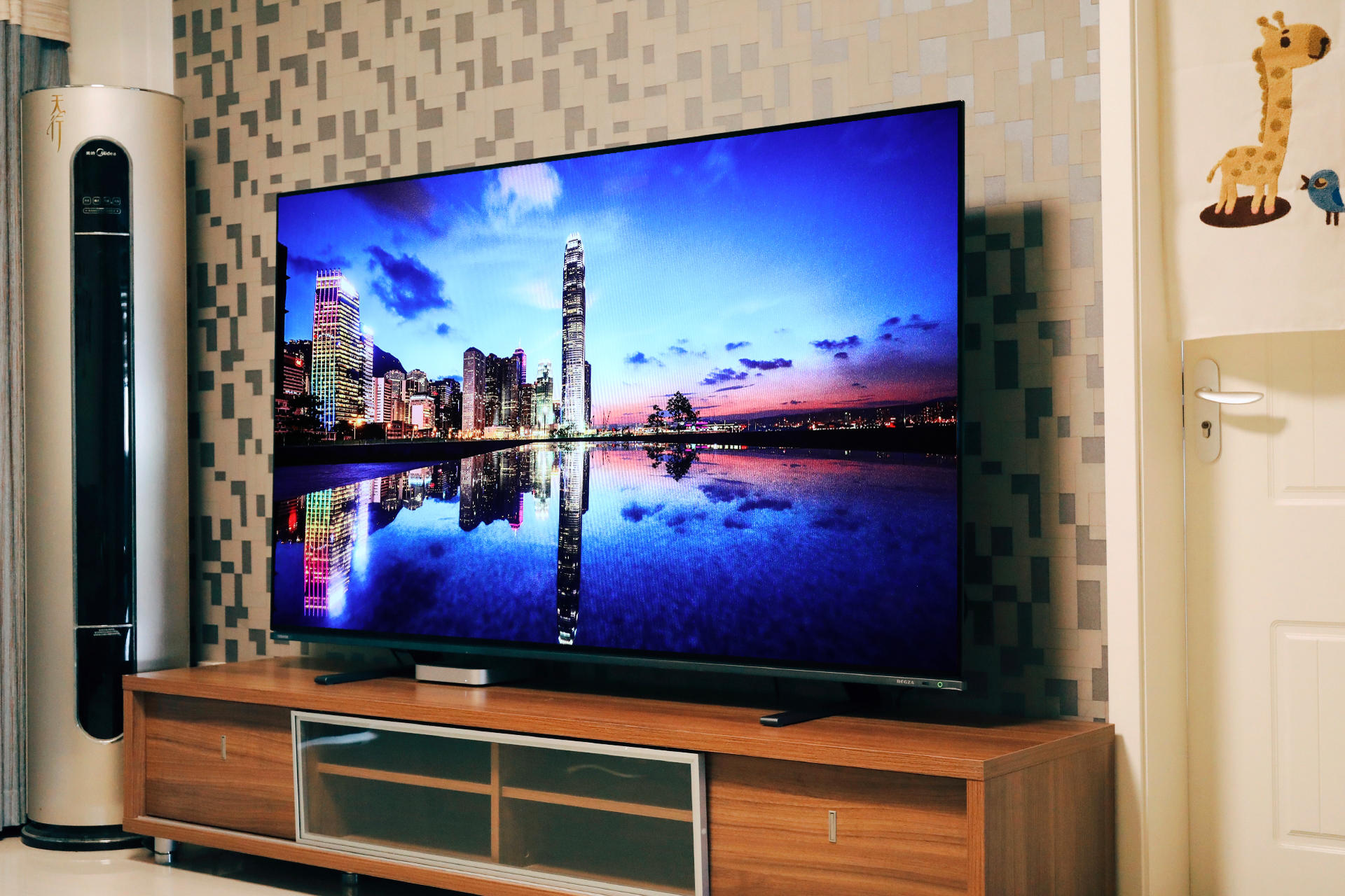 音画双绝才是高端电视该有的样子，东芝火箭炮电视77X8900KF体验