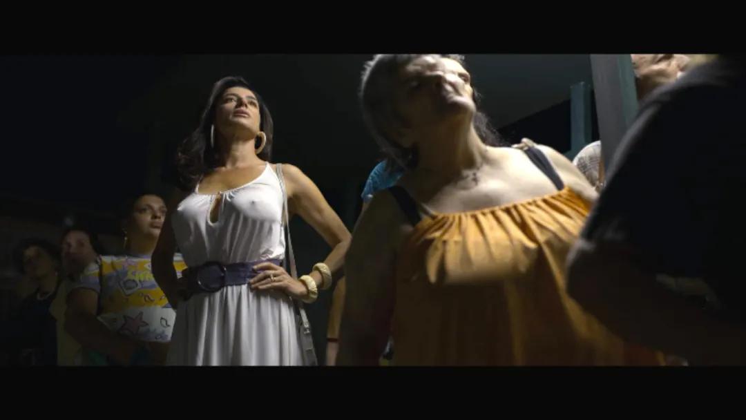 满屏美胸！三观震碎！意大利女人好敢