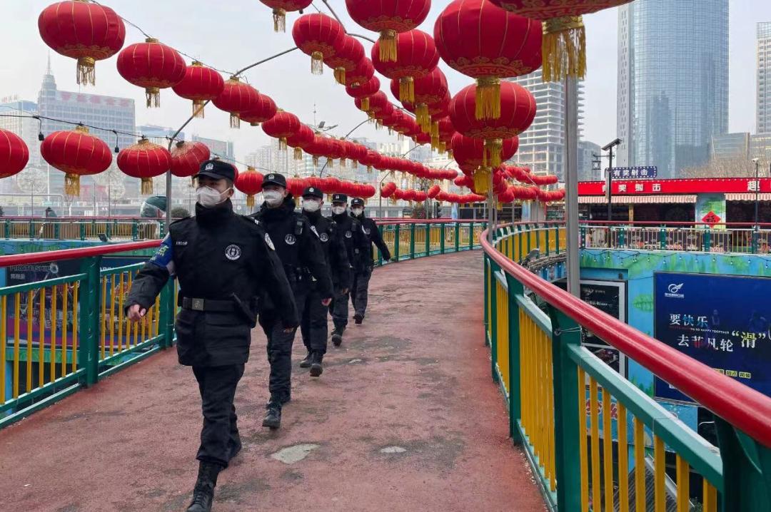 春节我在岗坚守岗位守护万家团圆,守护万家团圆年坚守岗位不打烊