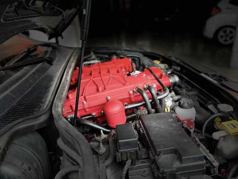 最新大切诺基srt8,最新版大切诺基srt8