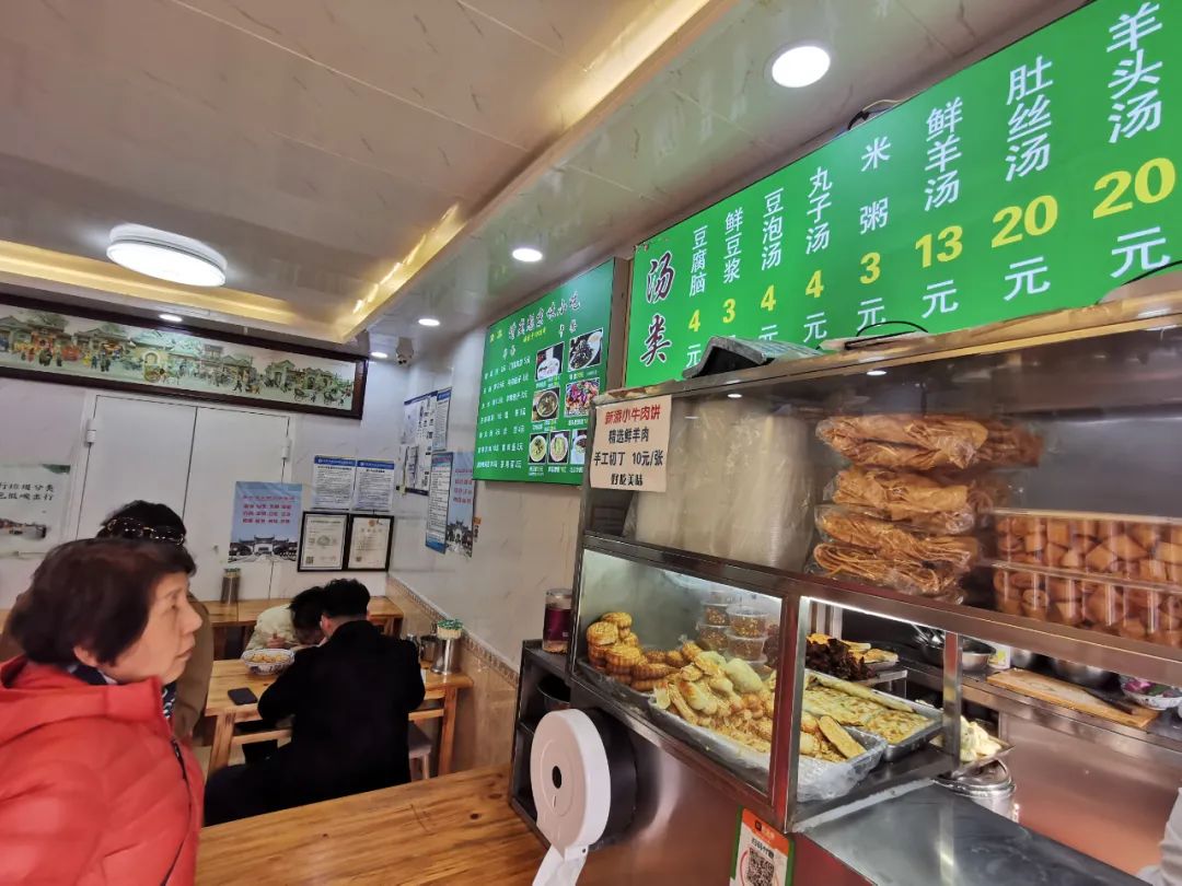 香港特首逛东城胡同，老字号小吃和网红菜市场成热门打卡地