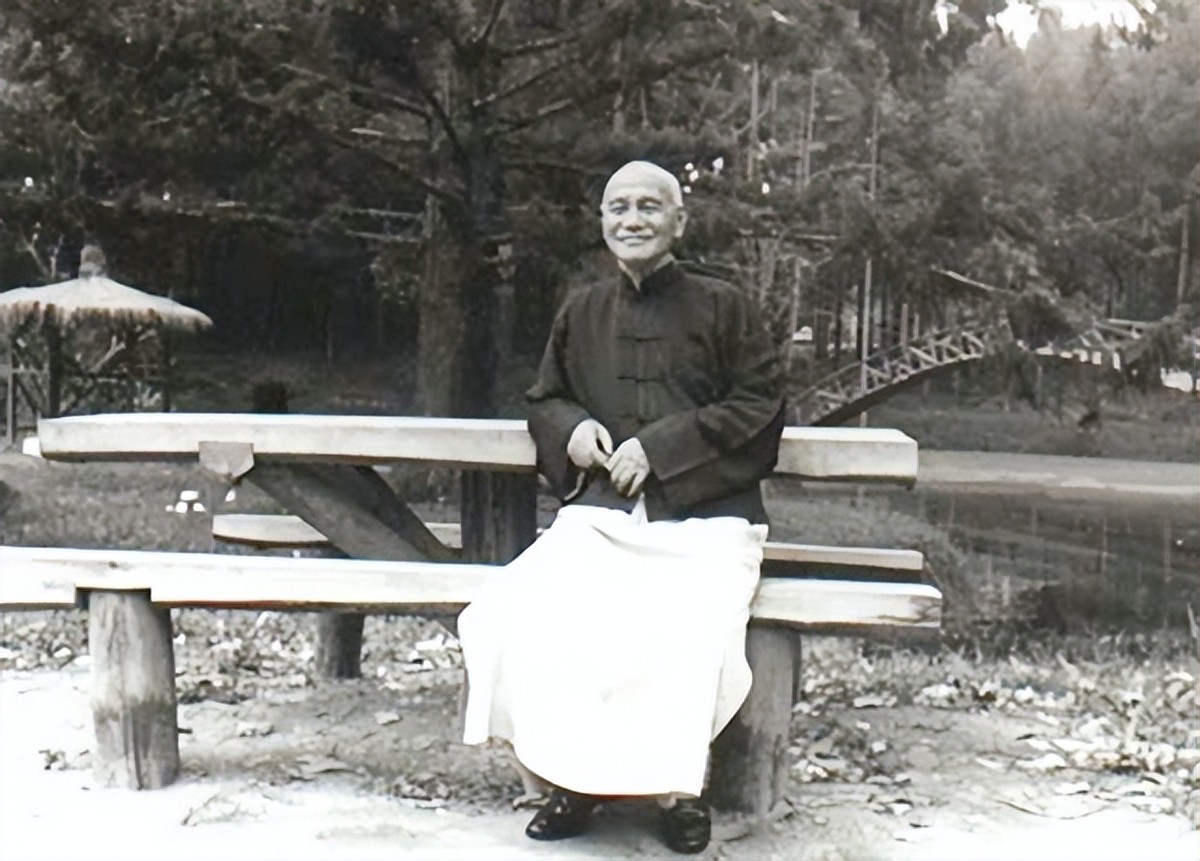 蒋介石如何评价毛*东泽**？六十年后，他的亲笔日记揭开谜底