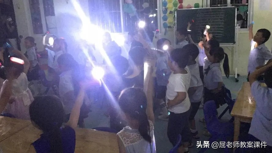 小班科学我让手电筒亮起来了教案,中班手电筒亮起来教案