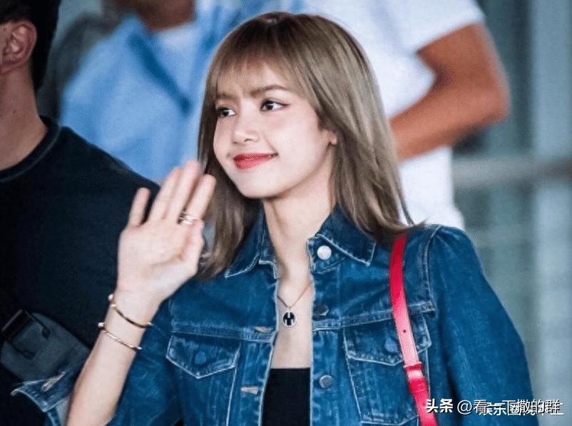 Lisa晒疯马舞台照，演出内衣开售，报价近2千？众星点赞引愤怒！