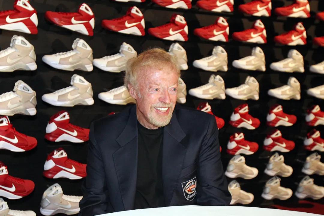 赛场上，安踏成了耐克的劲敌