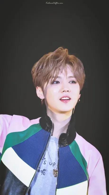 鹿晗男演员,鹿晗被演艺事业耽误的足球选手