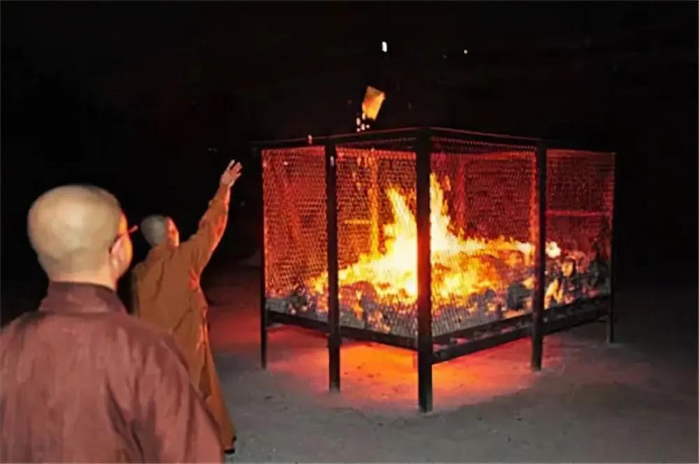 住宅小区曾经有坟场有影响吗,小区专门放骨灰的房子