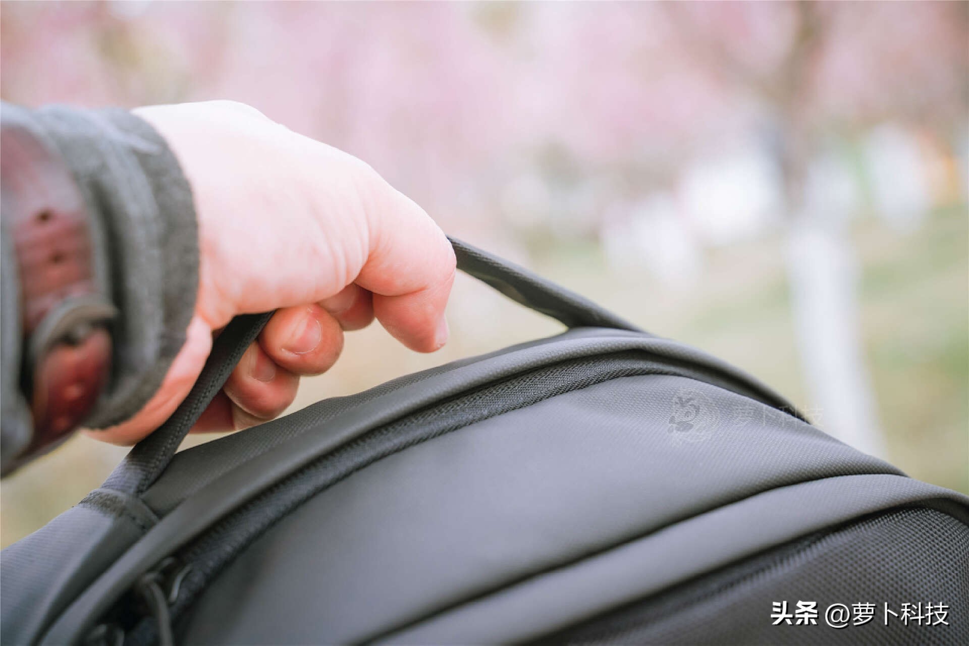 笔记本360°环绕保护,好看又能装,苹果合作品牌INCASE背包评测