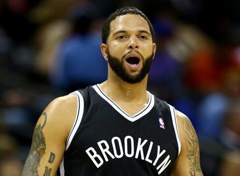 老詹常规赛生涯助攻数超11000,老詹拿10000助攻有多强