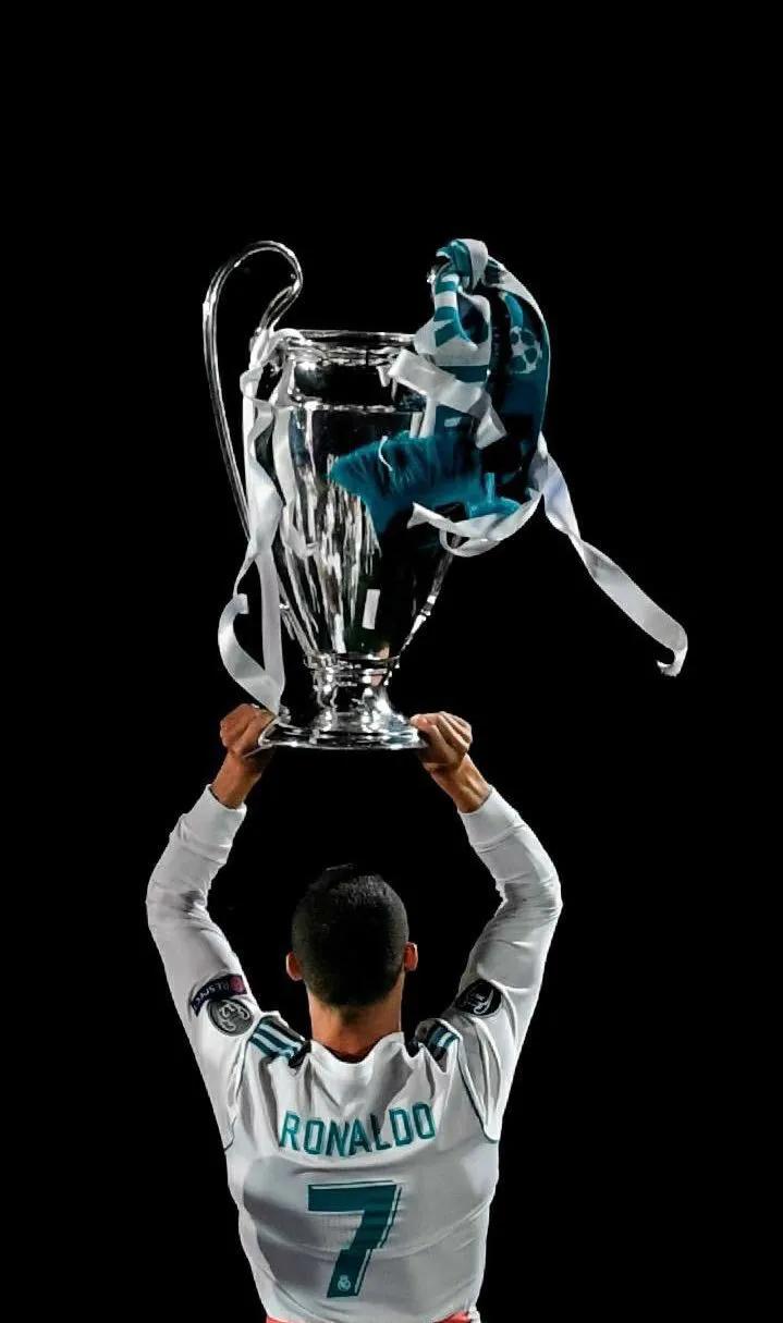 c罗葡萄牙的地位,巴神评价c罗地位